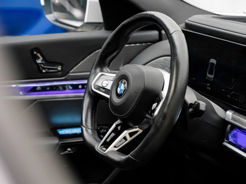 Used 2024 BMW 740i w/ Premium Package 2 image 21