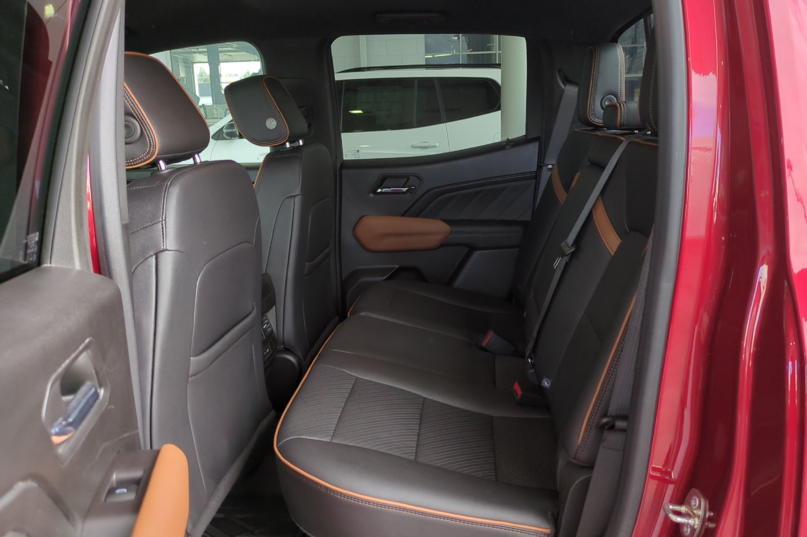 Used 2023 GMC Canyon AT4 w/ AT4 Premium Package AWD/4WD image 13