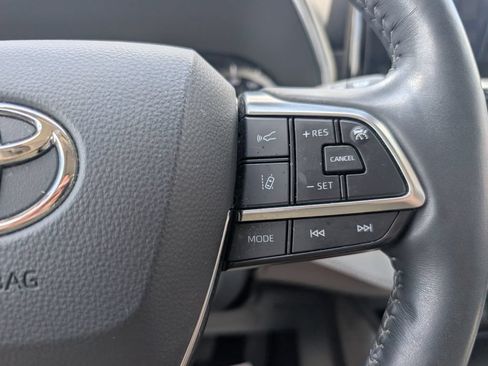 Used 2021 Toyota Highlander Limited FWD image 20
