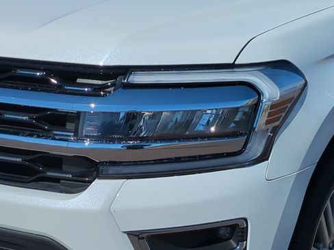 Used 2022 Ford Expedition Max Limited AWD/4WD image 10