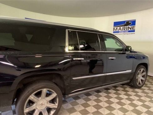 Used 2015 Cadillac Escalade ESV Premium image 2