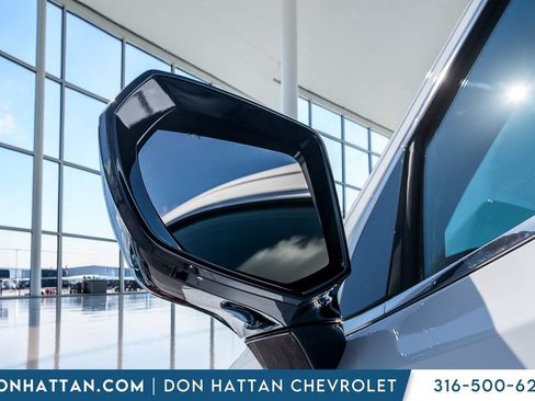 Used 2024 GMC Yukon XL SLT AWD/4WD image 33