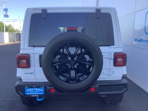 Used 2022 Jeep Wrangler Unlimited Sahara AWD/4WD image 5