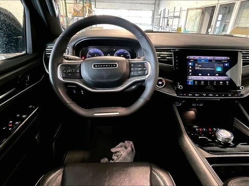 Used 2024 Jeep Wagoneer L Series II w/ Flexible Seating Group image 18