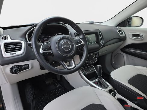 Used 2018 Jeep Compass Latitude w/ Popular Equipment Group FWD image 18