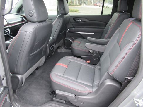 Used 2024 Chevrolet Traverse RS w/ LPO, Floor Liner Package image 35