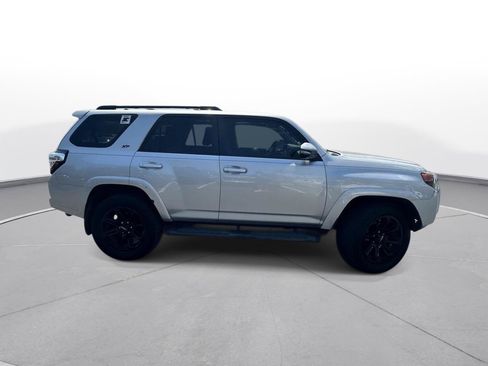 Used 2022 Toyota 4Runner SR5 Premium w/ Moonroof Package AWD/4WD image 5