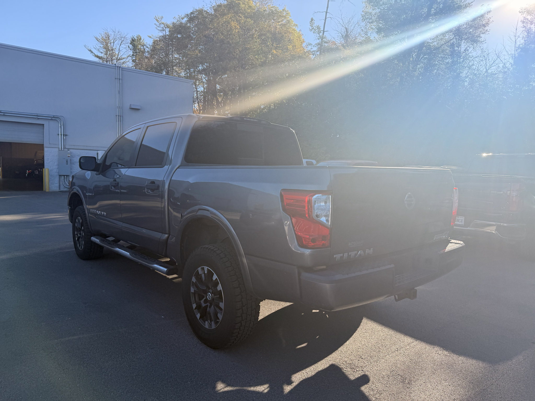 Used 2019 Nissan Titan PRO-4X AWD/4WD image 5