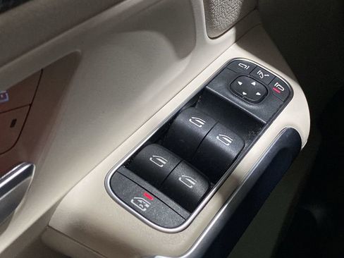 Certified 2023 Mercedes-Benz EQB 250+ w/ Exclusive Package image 9