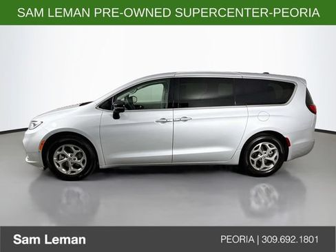 Used 2024 Chrysler Pacifica Limited w/ Trailer Tow Group FWD image 4