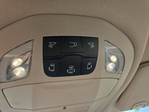 Used 2023 Chrysler Pacifica Touring-L FWD image 41