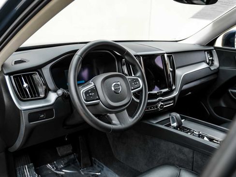 Used 2023 Volvo XC60 B5 Core w/ Climate Package image 3