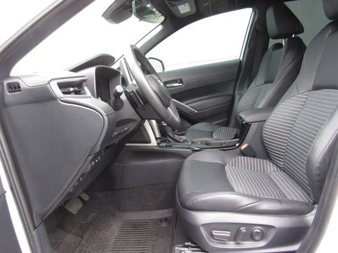 Used 2024 Toyota Corolla Cross AWD Hybrid w/ Convenience Package image 11