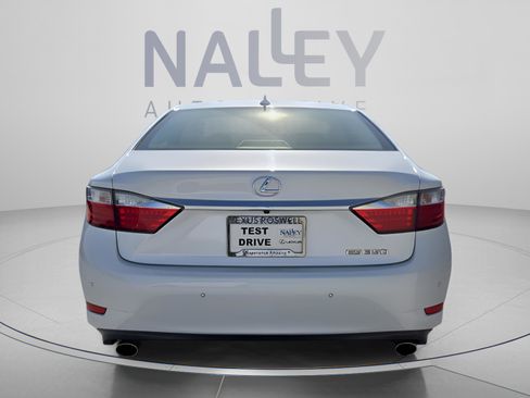 Used 2013 Lexus ES 350 w/ Luxury Pkg image 4