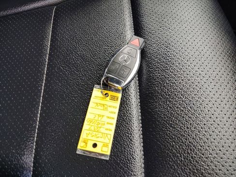 Used 2017 Mercedes-Benz GLC 300 4MATIC image 31