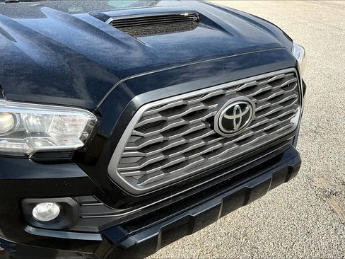 Used 2021 Toyota Tacoma TRD Sport w/ Tacoma SR5 Package image 3