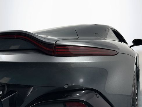 Used 2020 Aston Martin V8 Vantage Coupe RWD image 43