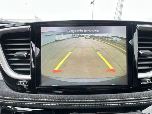 Used 2021 Chrysler Pacifica Touring-L w/ Uconnect Theater Family Group image 15