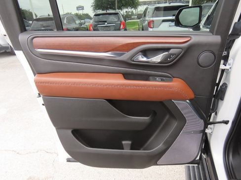 Used 2023 GMC Yukon XL Denali Ultimate AWD/4WD image 18