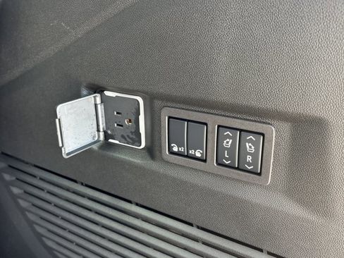 Used 2024 Chevrolet Tahoe RST w/ RST Performance Edition image 7