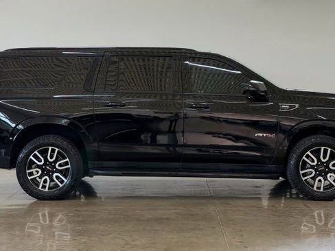 Used 2022 GMC Yukon XL AT4 AWD/4WD image 8