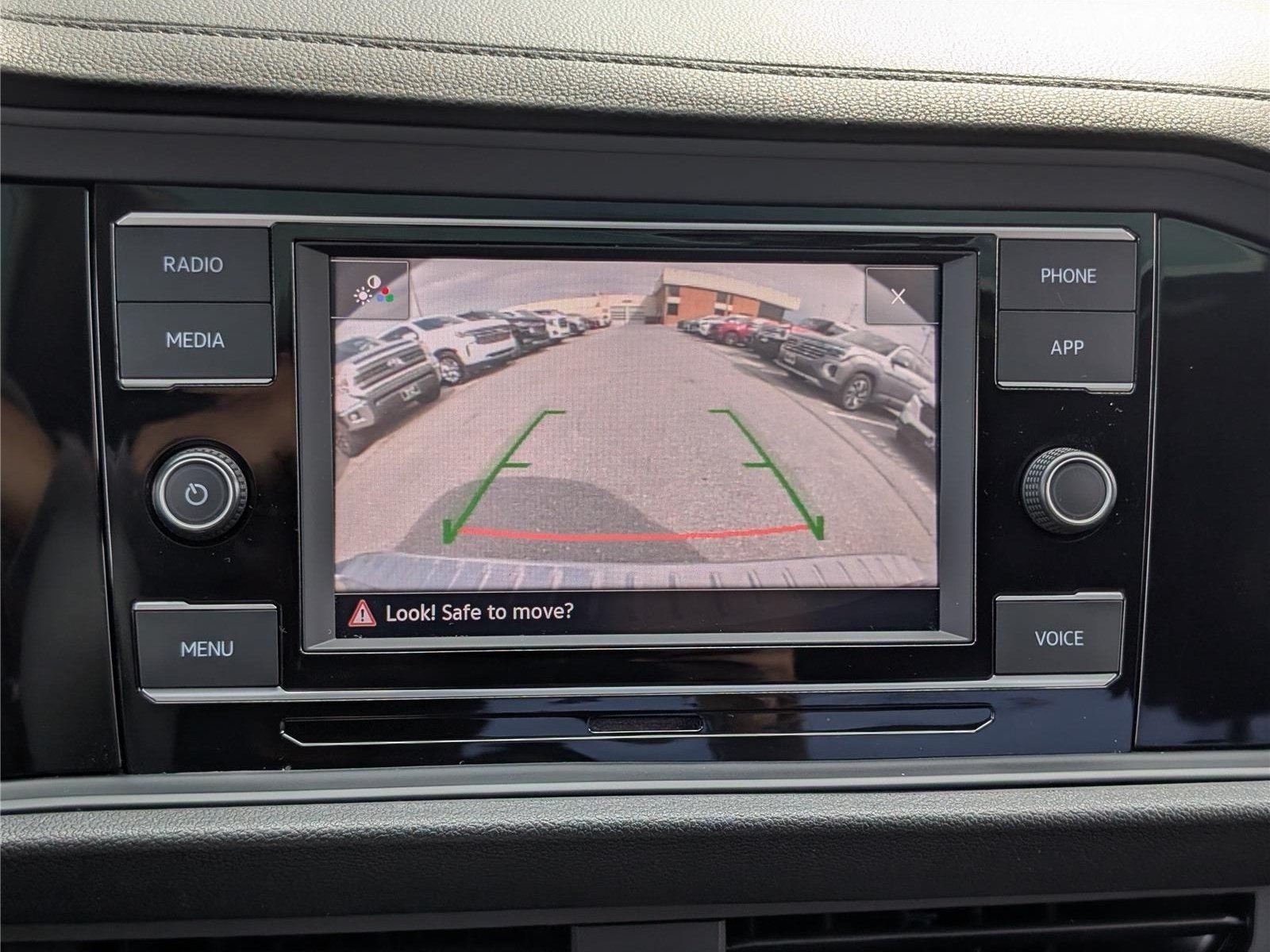 Used 2023 Volkswagen Jetta SE w/ Panoramic Sunroof Package FWD image 29