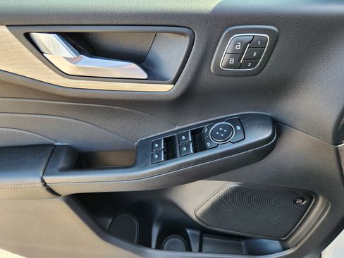 Used 2022 Ford Escape Titanium w/ Titanium Elite Package AWD/4WD image 18