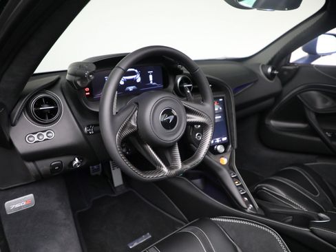 Used 2026 McLaren 750S RWD image 18