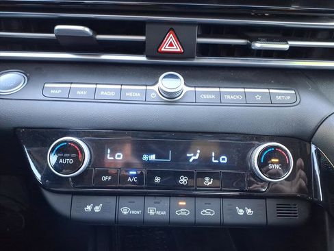 Certified 2022 Hyundai Elantra Limited image 22