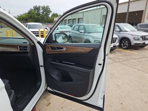 Used 2025 Volkswagen Atlas SE AWD/4WD image 34