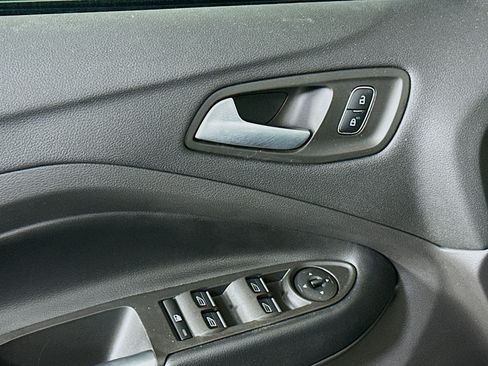 Used 2019 Ford Escape SEL image 15