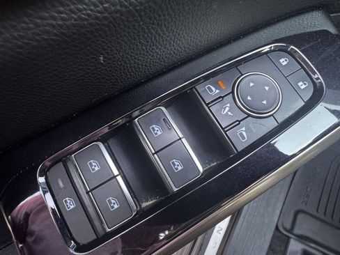 Used 2022 Nissan Pathfinder Platinum AWD/4WD image 22