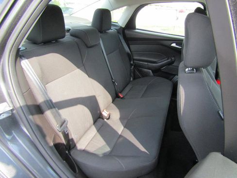 Used 2016 Ford Focus SE FWD image 24