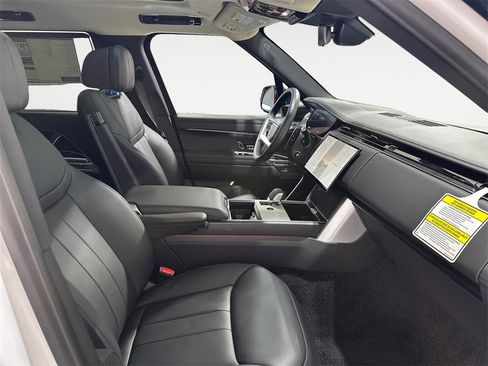 New 2025 Land Rover Range Rover Long Wheelbase SE image 15
