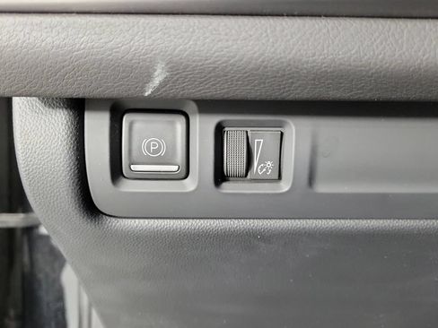 Certified 2025 Cadillac XT4 Premium Luxury FWD image 30
