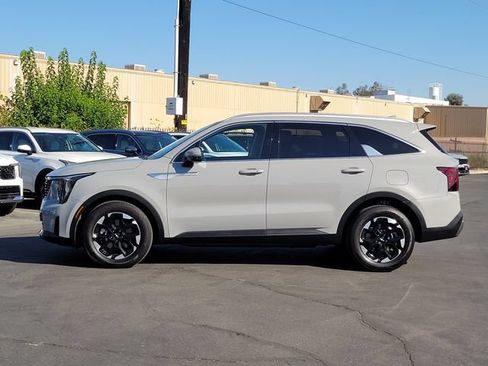 Used 2024 Kia Sorento S w/ Panoramic Sunroof Package FWD image 9