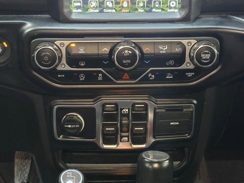 Used 2023 Jeep Gladiator Overland image 23