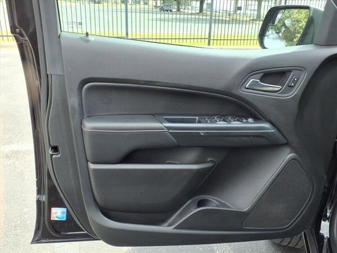 Used 2015 GMC Canyon SLE w/ All-Terrain Package image 11