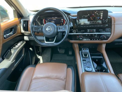 Certified 2024 Nissan Pathfinder Platinum AWD/4WD image 11