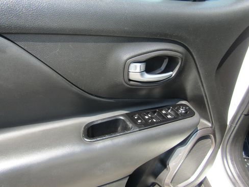Used 2022 Jeep Renegade Sport w/ Sport Appearance Group AWD/4WD image 20