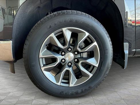 Used 2023 Chevrolet Silverado 1500 LT AWD/4WD image 32