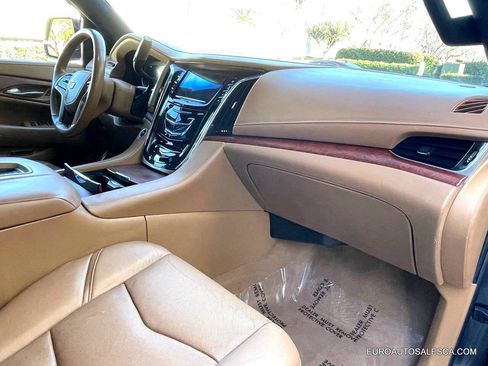 Used 2017 Cadillac Escalade ESV Platinum image 19