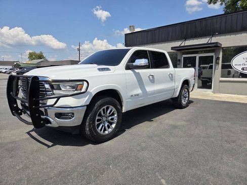 Used 2020 RAM 1500 Laramie AWD/4WD image 2