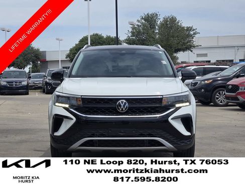 Used 2024 Volkswagen Taos SE w/ Panoramic Sunroof Package FWD image 13