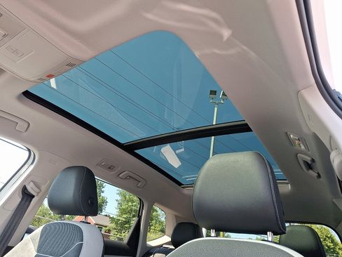 New 2025 Volkswagen Taos SE image 10