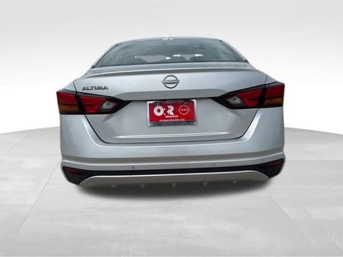 Used 2025 Nissan Altima 2.5 SV FWD image 8