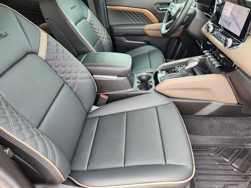 Certified 2025 GMC Canyon Denali image 14