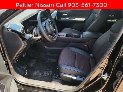 New 2025 Nissan Kicks SR w/ Illumination Package FWD image 18