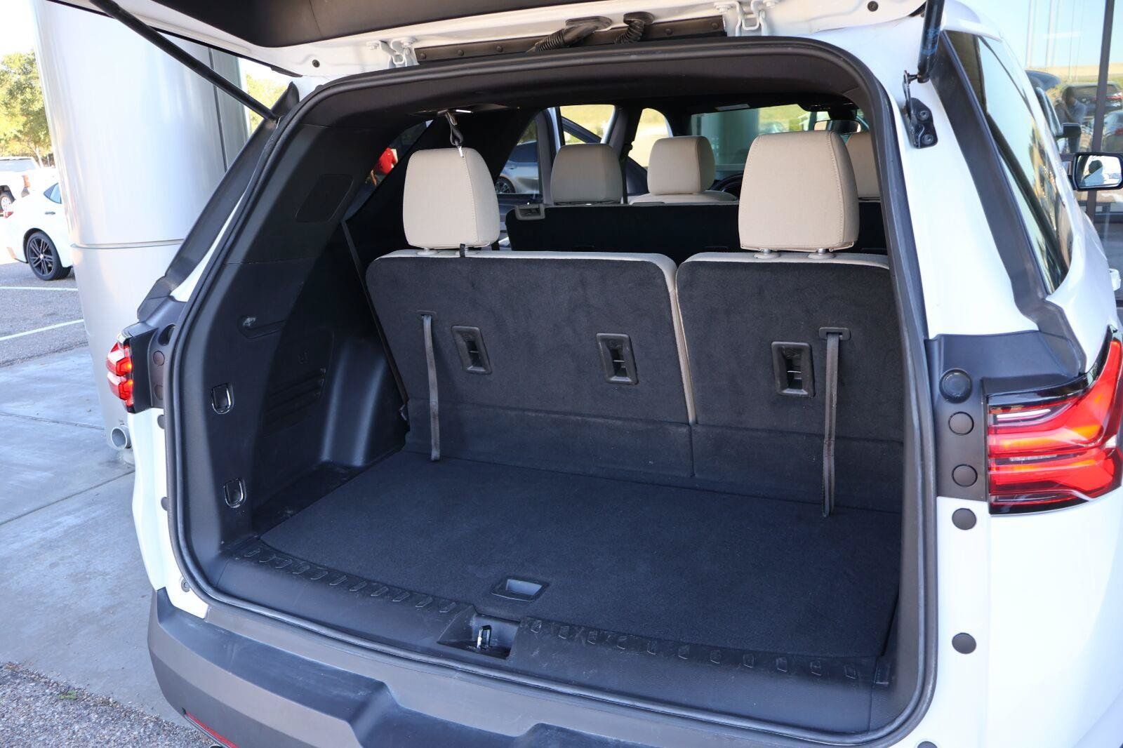 Used 2023 Chevrolet Traverse LS FWD image 14
