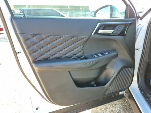 Used 2024 Mitsubishi Outlander 4WD Plug-In Hybrid image 60